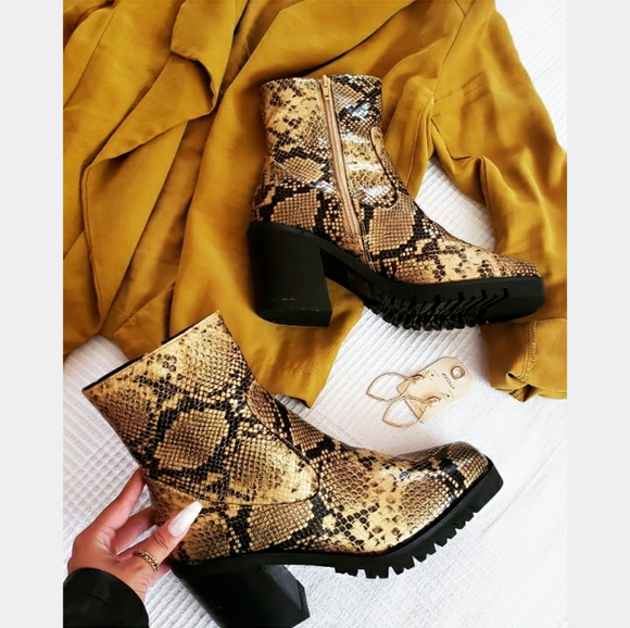 Sleigh Ride collection// Chunky bootie - Picture 2 of 7